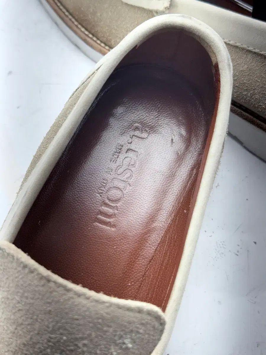 テストーニ ローファー