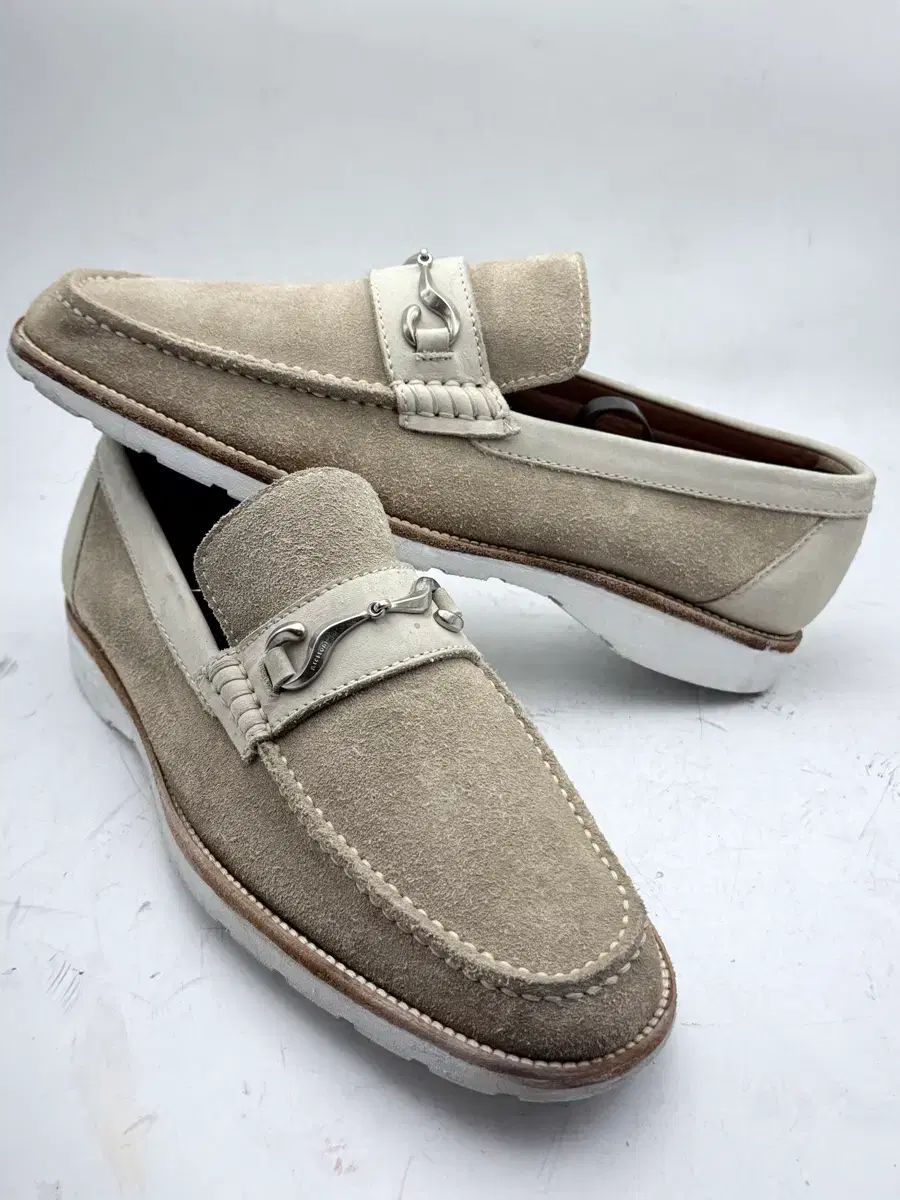 テストーニ ローファー