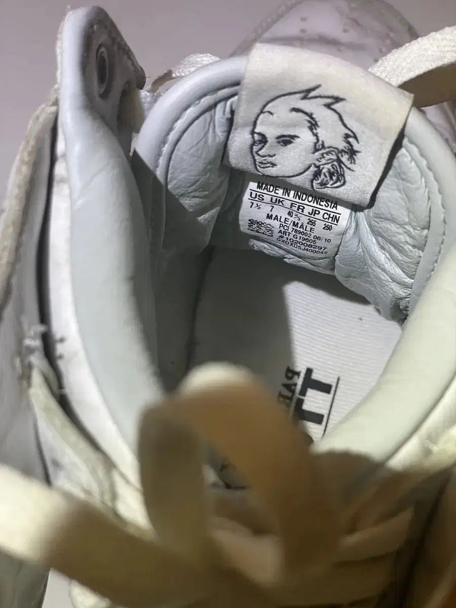  アディダス ジェレミースコット ウィング スニーカー MARVEL 白 スニーカー 靴