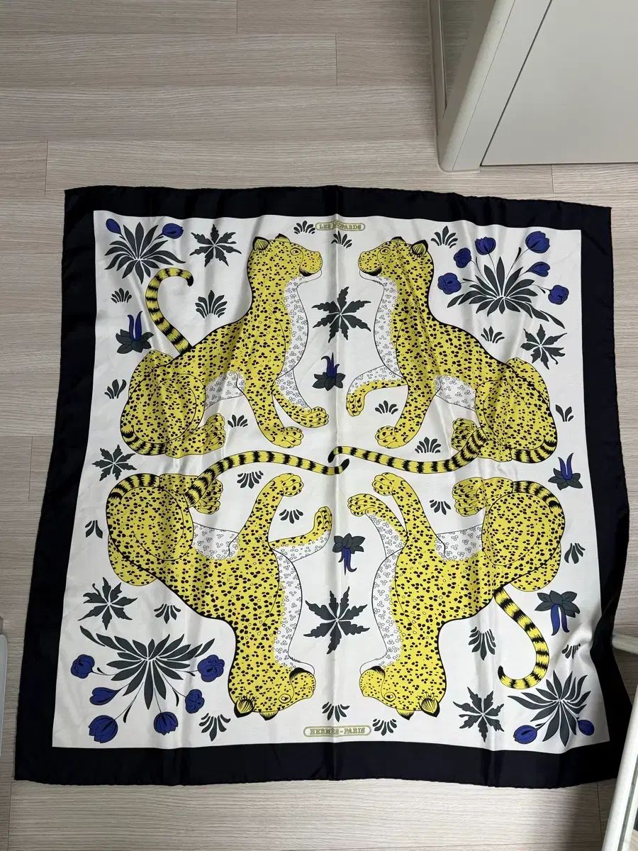 Hermes エルメス ヒョウ柄 レオパード スカーフ カレ 90