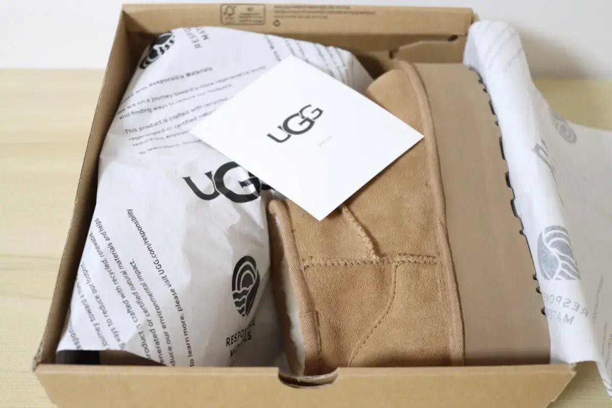 フルセット UGG アメリカ アグ Classic Ultra Mini フラットフォーム 240 mm