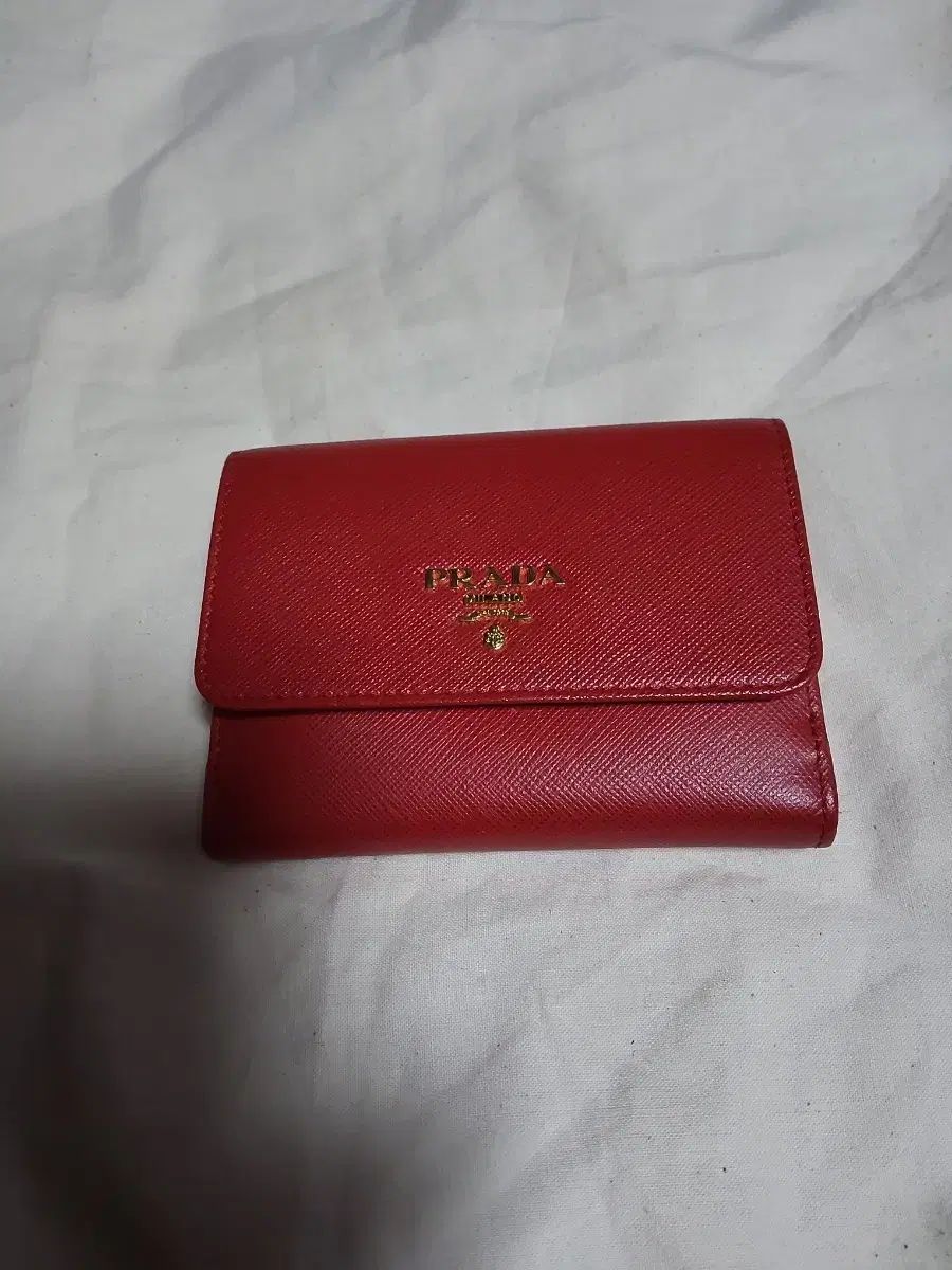 PRADA プラダ サフィアーノ レッド 二つ折り財布 - メルカリ