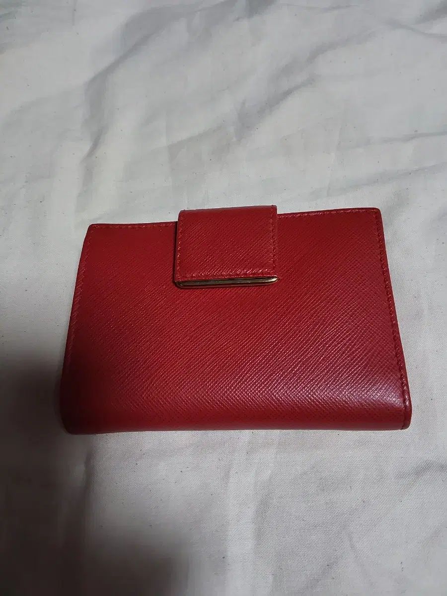 PRADA プラダ サフィアーノ レッド 二つ折り財布 - メルカリ