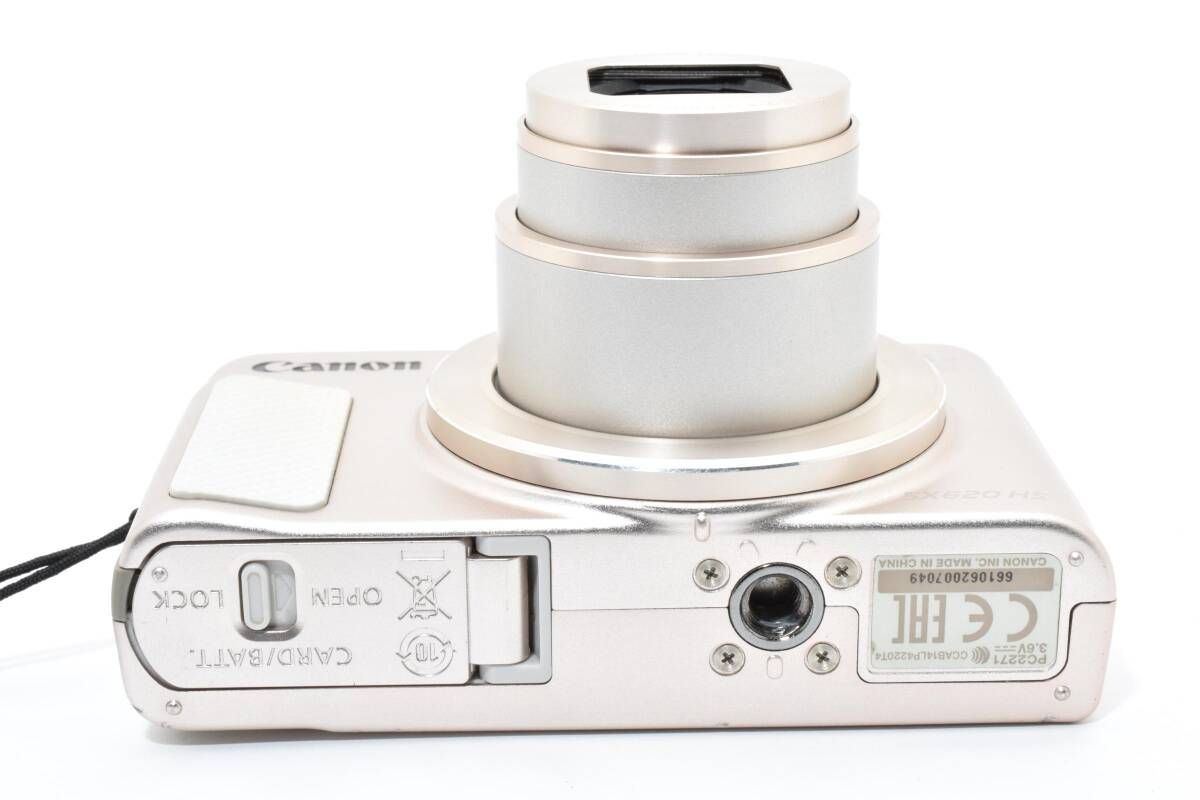 シルバー コンパクトデジタルカメラ