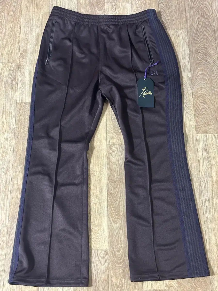 ニードルズ ブーツカット トラック パンツ ポリ スムース ダーク ブラウン