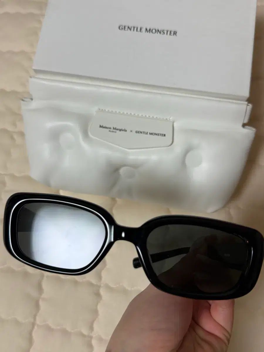  GENTLE MONSTER ジェントルモンスター Maison Margiela サングラス ブラック サングラス 小物