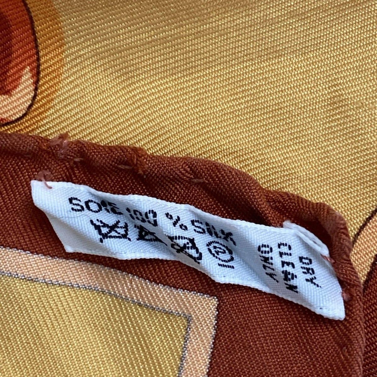  HERMES エルメス スカーフ カレ90 イエロー レッド マルチ AUX PAYS DES EPICES バンダナ スカーフ 小物