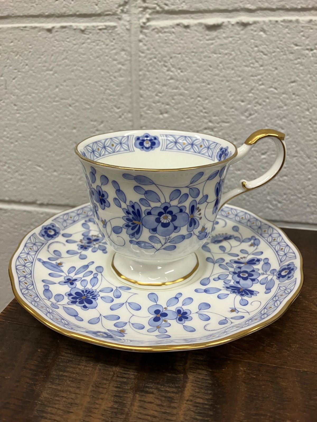 NARUMI ナルミ ボーンチャイナ ブルーフラワー カップ＆ソーサー