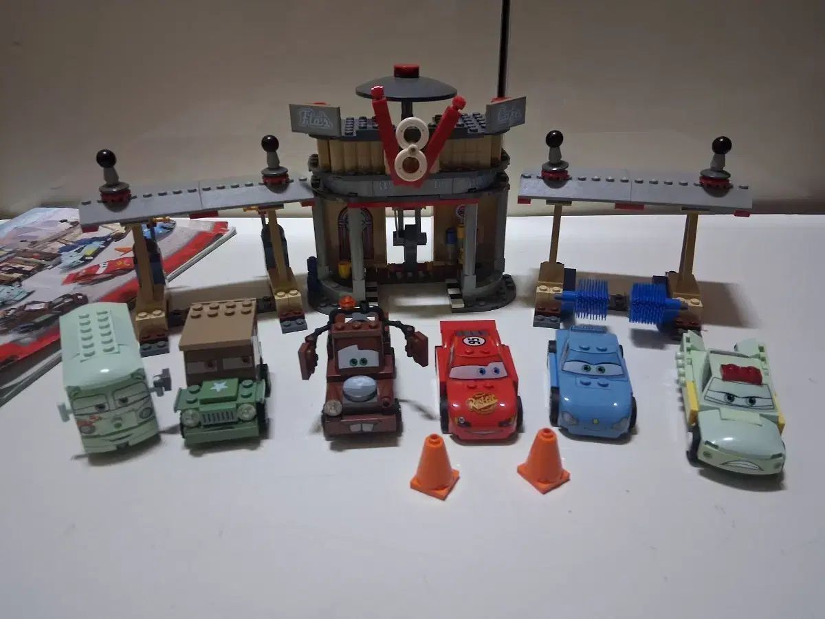 LEGOカー2 8487 FLOのV 8カフェ 9481 ジェフ JEFF ゴーベット
