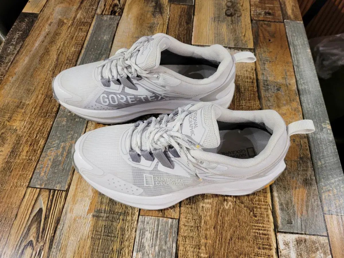 レディース National Geographic ナショナルジオグラフィック ヴァンガード スニーカー 250 m