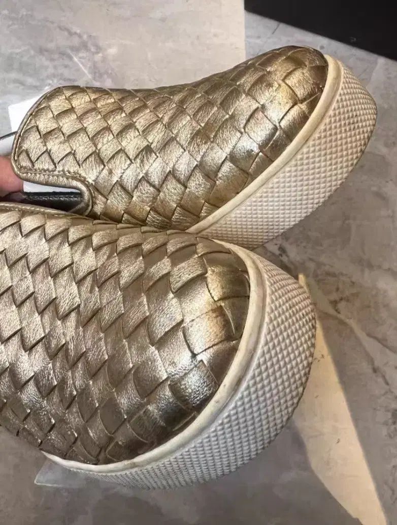 GOLD スニーカー