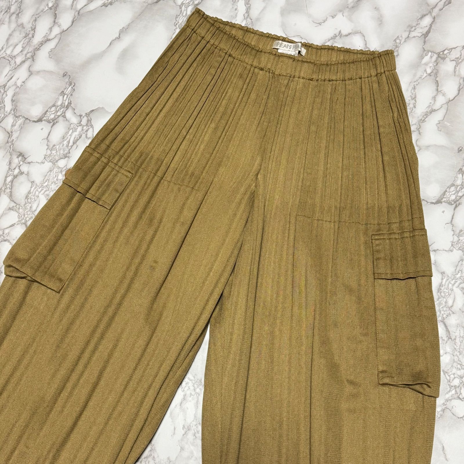 PLEATS PLEASE! ベージュパンツ　サイズ2 イッセイミヤケ 希少【pleats please issey miyake プリーツプリーズ イッセイミヤケ