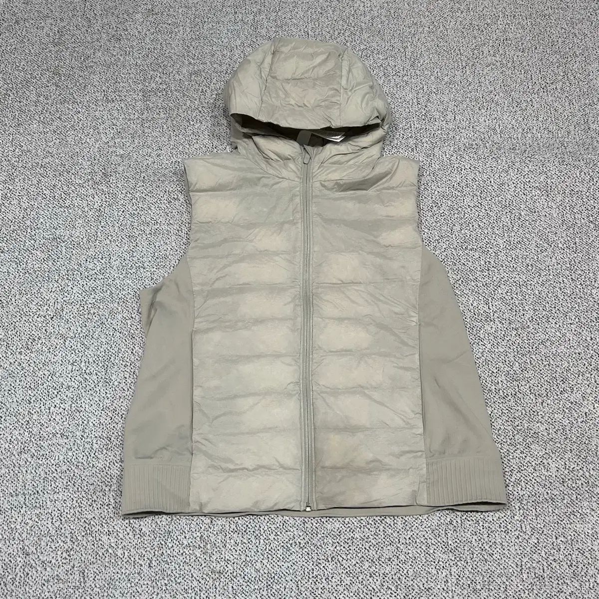 lululemon ダウンベスト