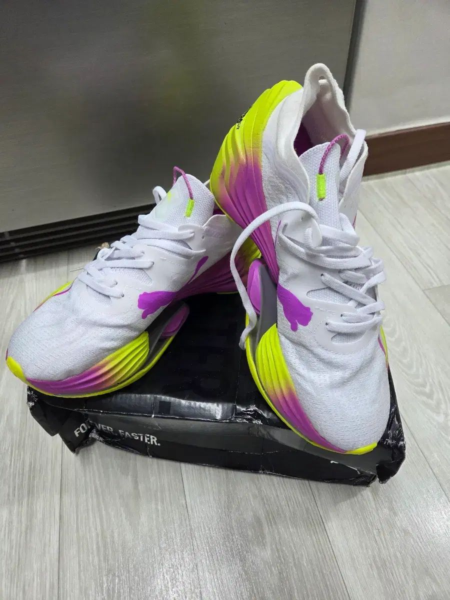 PUMA スニーカー 白 パープル 蛍光色