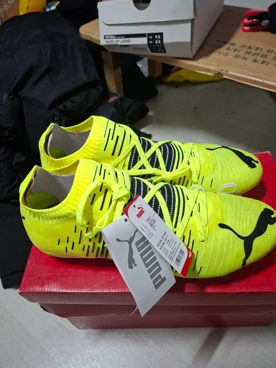 PUMA プーマ フューチャー Z 21 1 蛍光 サッカーシューズ 280 mm