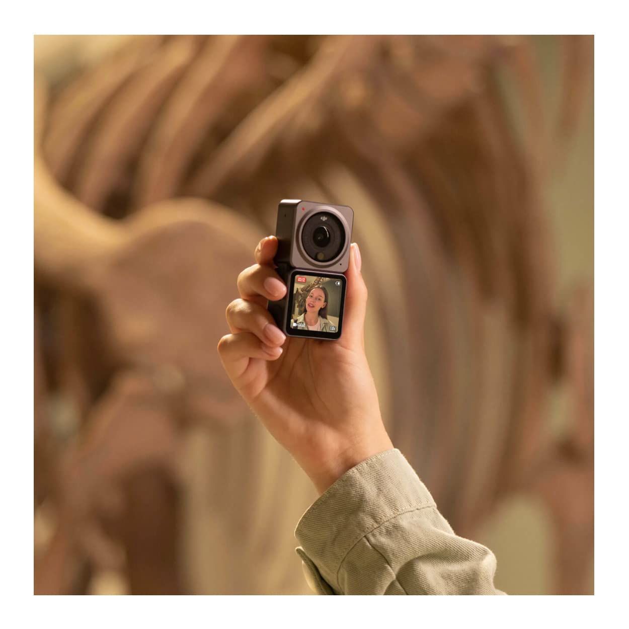 DJI Action 2 Dual Screenコンボ 32 GB アクションカメラ 4 K デュアル OLEDタッチスクリーン 超広角155° FOV ジンバル 磁気 保証追加なし デュアルスクリーンコンボ 1 標準付属品のみ