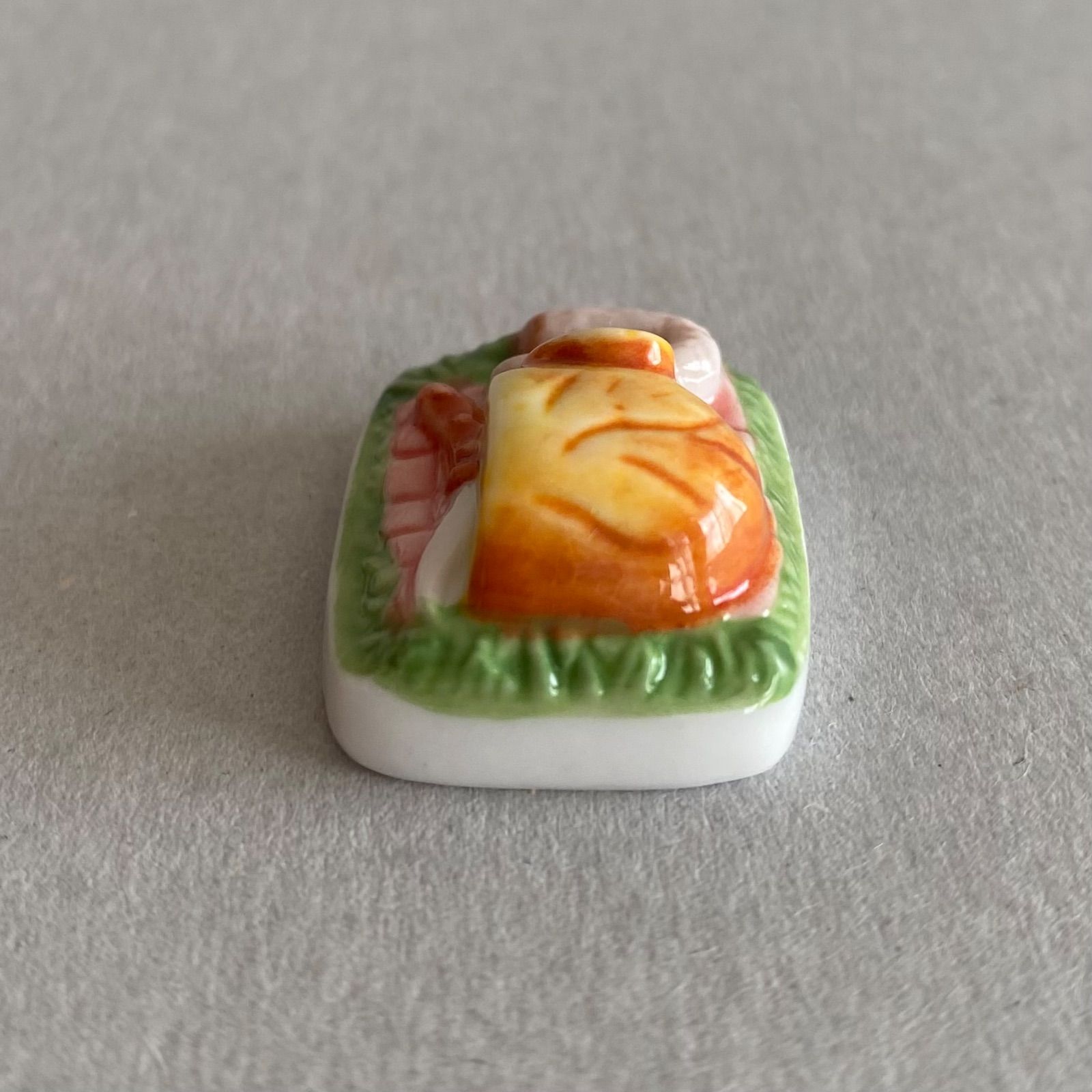 パンとソーセージのプレートのフェーブ／AUTOUR DU PAIN（パンのまわり