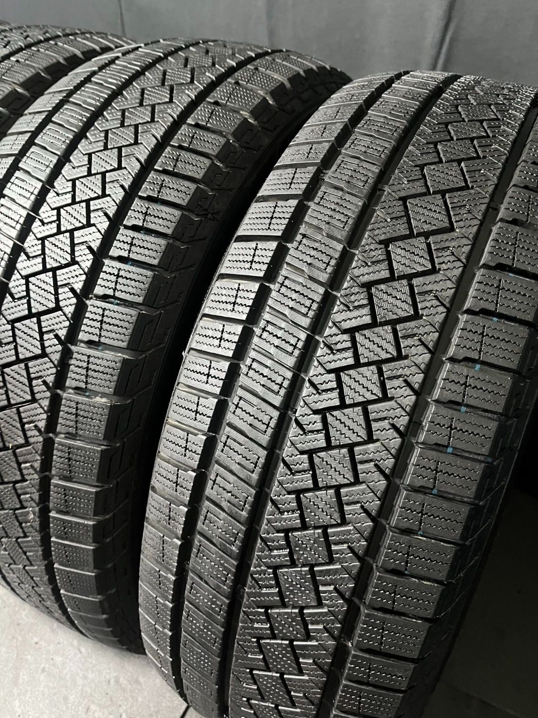  2025 2025年製 約9分山 ピレリ PIRELLI アイスゼロ ICE ZERO 225 60 R 17 4本 h_985 17インチ スタッドレス