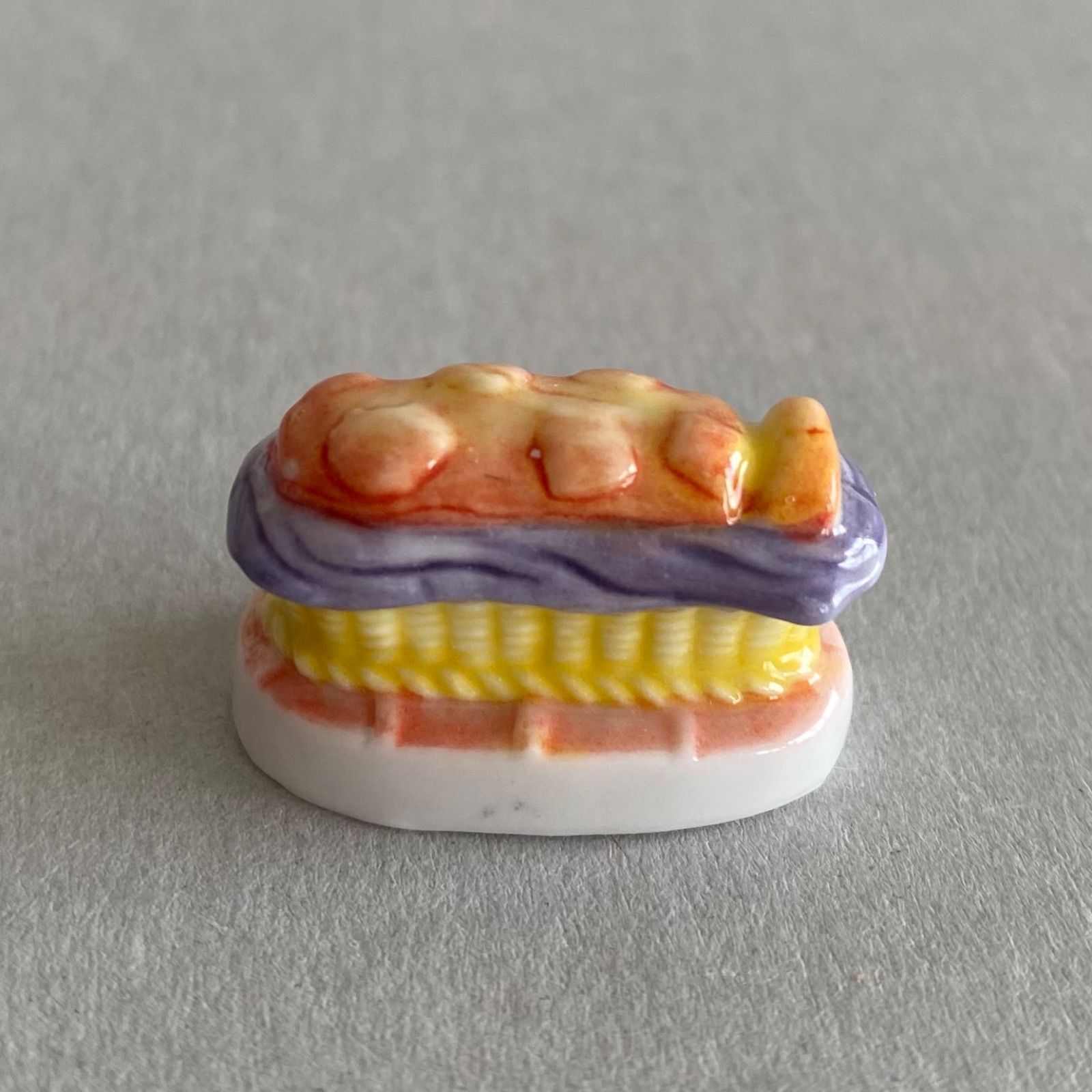 バスケット入りパンのフェーブ／AUTOUR DU PAIN（パンのまわりで