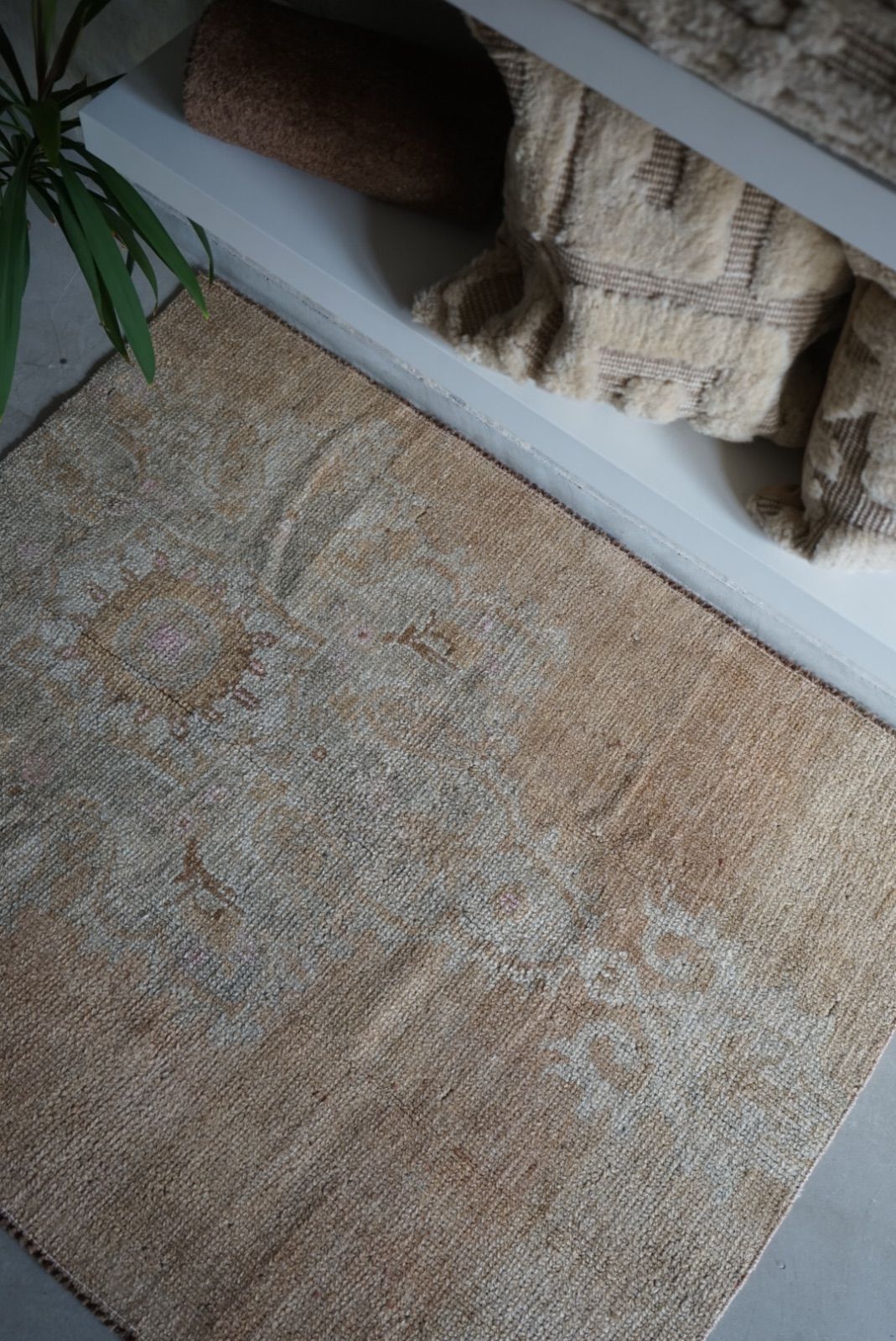 ヴィンテージラグ トルコ ウシャク メダリオン フラワー 1970年代 129