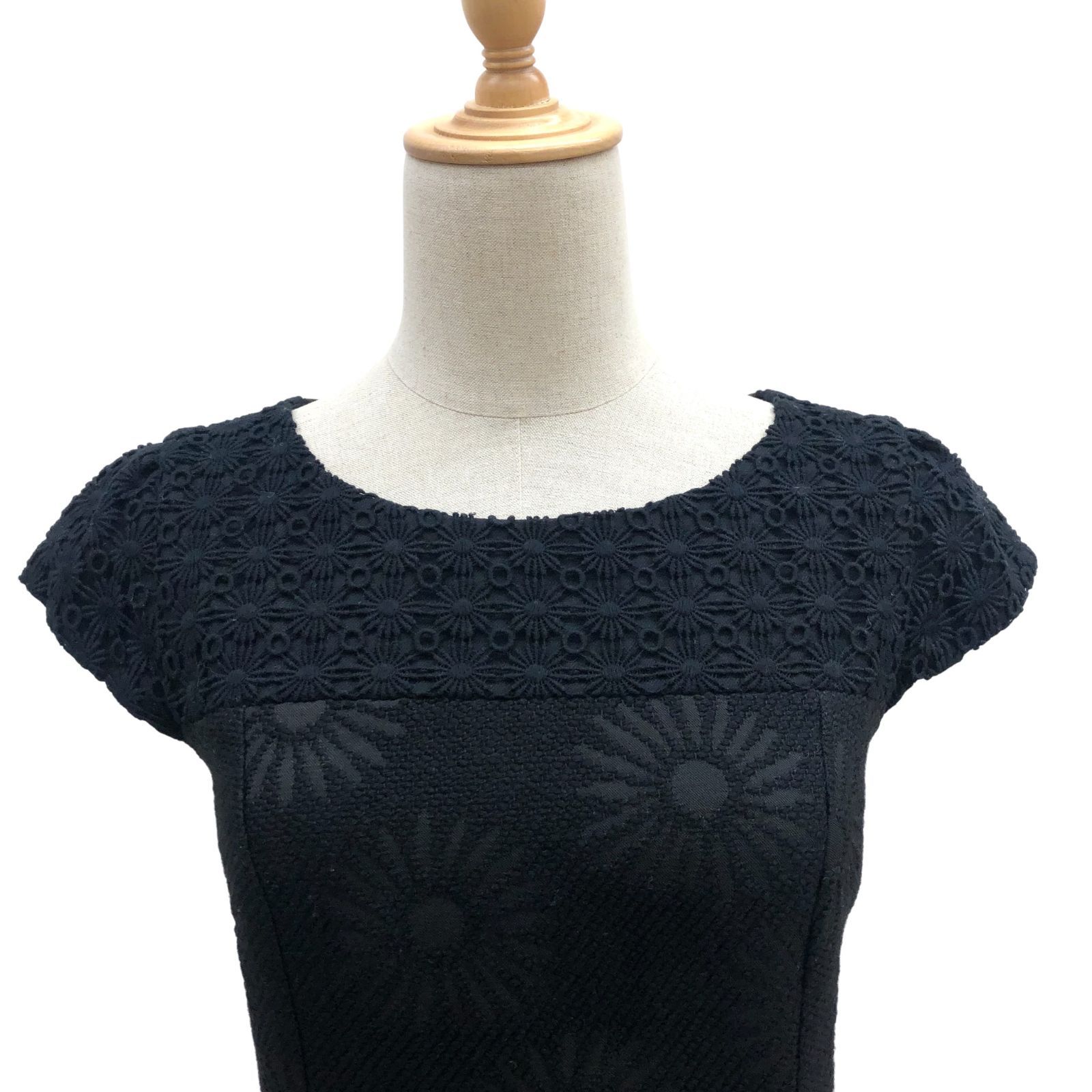 ZK22 TOCCA トッカ ヒザ丈ワンピース フラワージャカード 黒 胸元