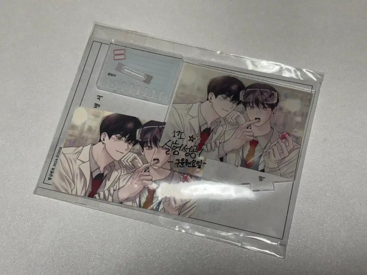 月曜日の救世主アクリルスタンド ベルトゥーン - メルカリ