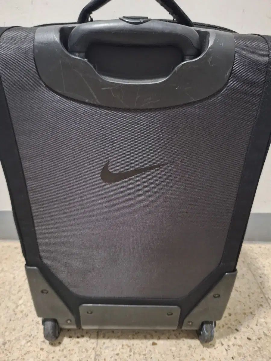 ナイキ キャリアー 旅行用 バッグ ブラック