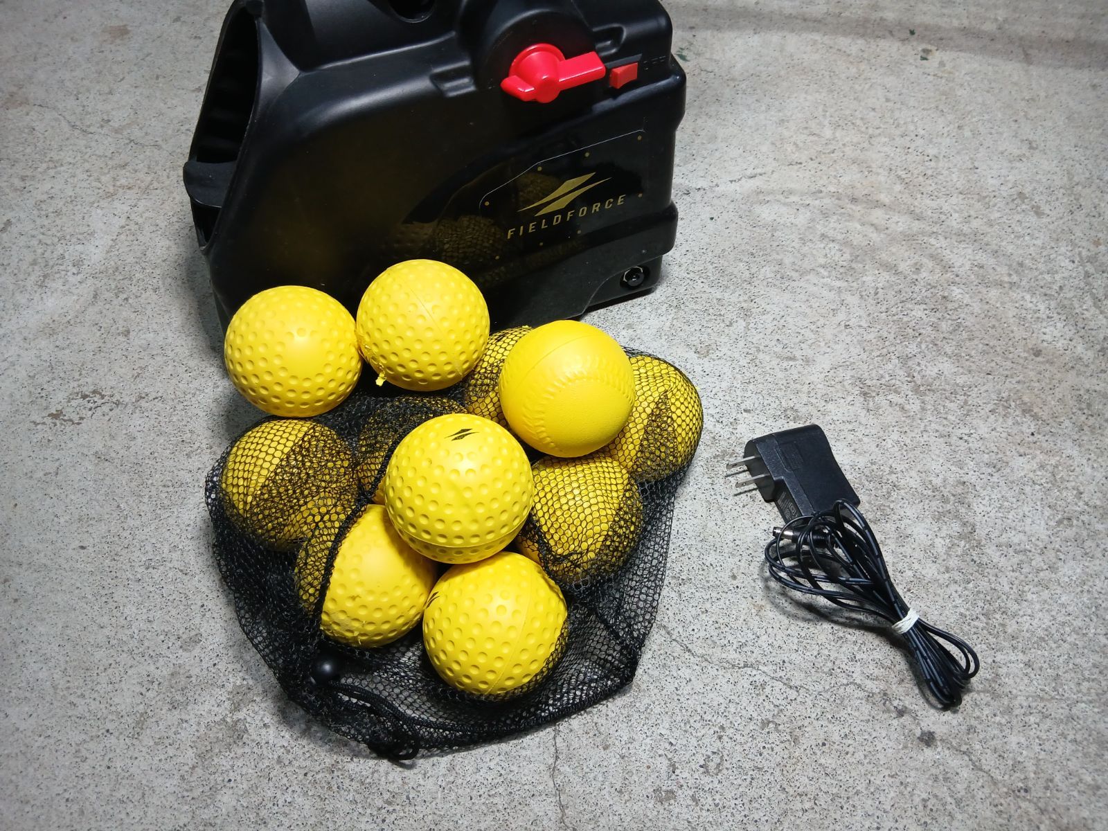 FIELD FORCE トスマシン ネット・ボール付き FIELD FORCE オートトスマシーン ・ネット・ボール20個付 楽天市場