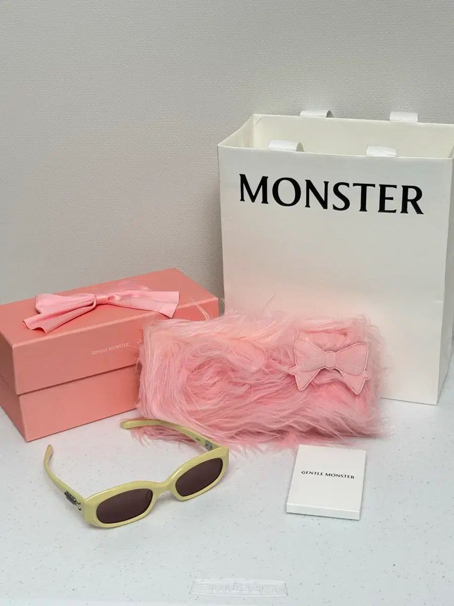 ジェントル MONSTER x ジェニ サロン ウィスピー イエロー