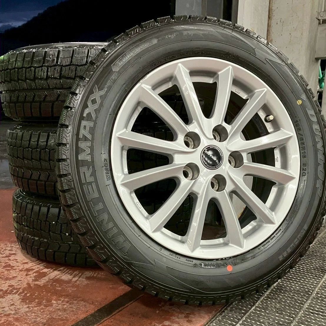 QRASIZ 16インチホイール バリ溝 ダンロップスタッドレス 4本セット