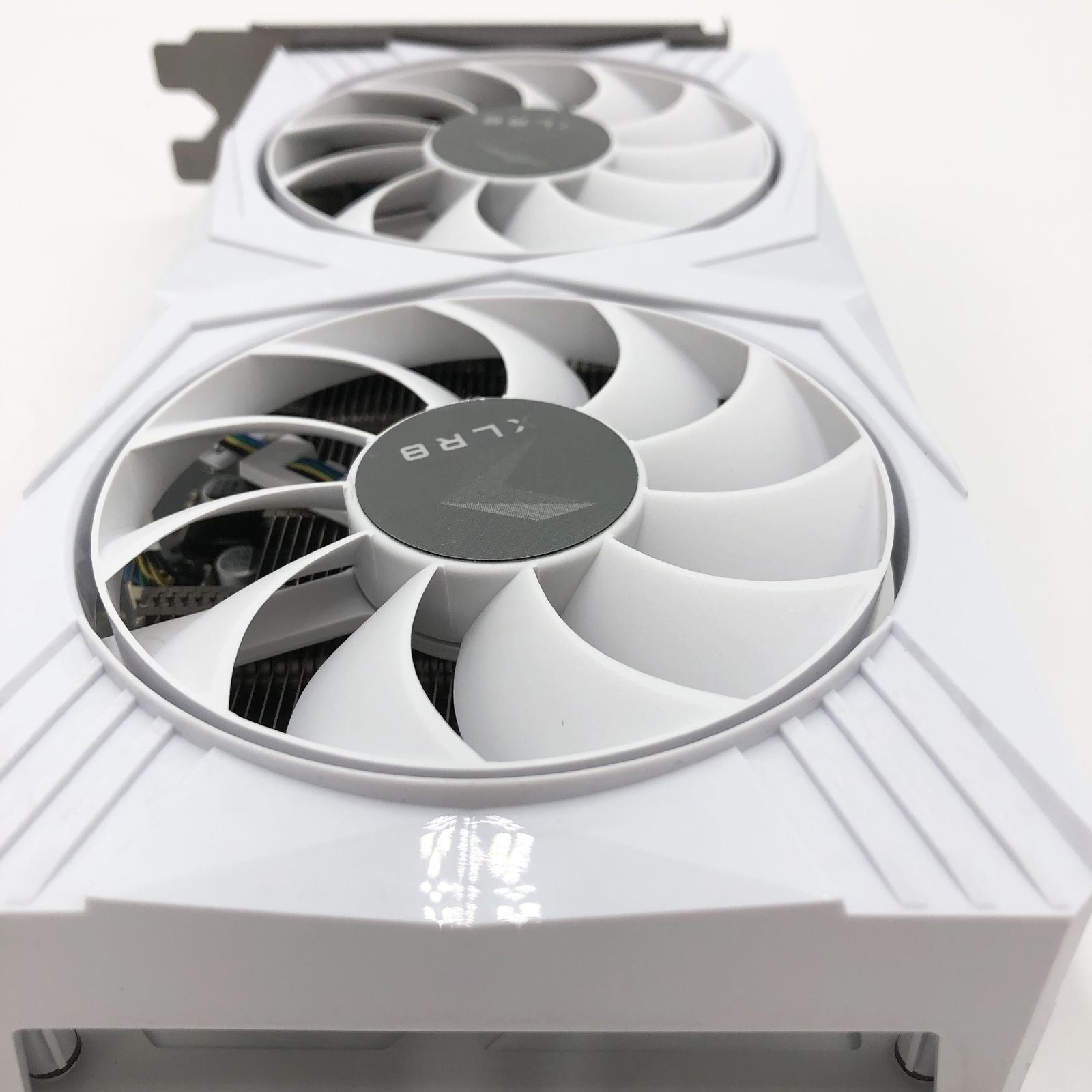  PNY GeForce RTX 4060 8 GB XLR Gaming VETRO OC DUAL FAN WHITE EDITION 2ファン ホワイトカラー グラフィックスボード O VD 8693 その他 デジタルカメラ