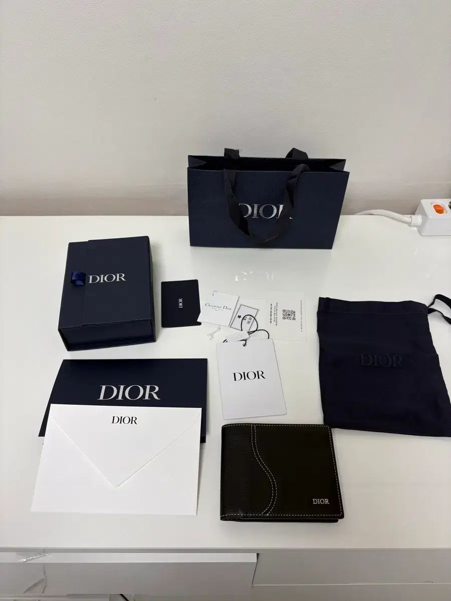 ディオール メンズ 新 二つ折り財布