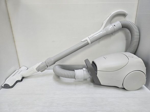 品 パナソニック Panasonic 紙パック式 掃除機 クリーナー 吸込仕事率520 W MC PJ 21 A C 2025年製 ベージュ ○YR 19674○