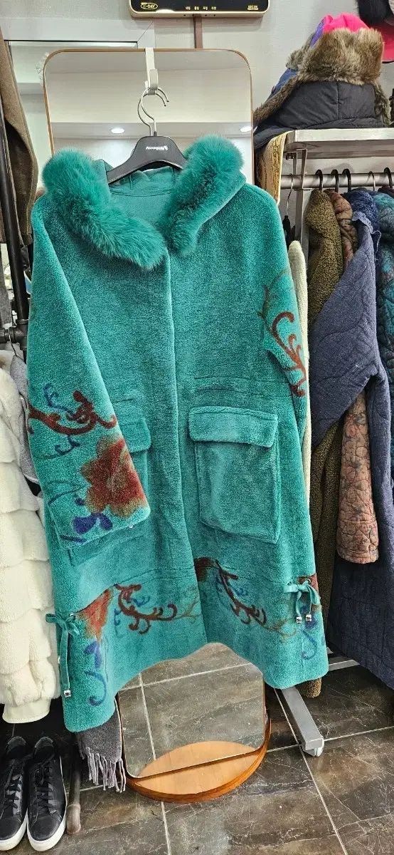 エメラルド ファー フード ロング コート
