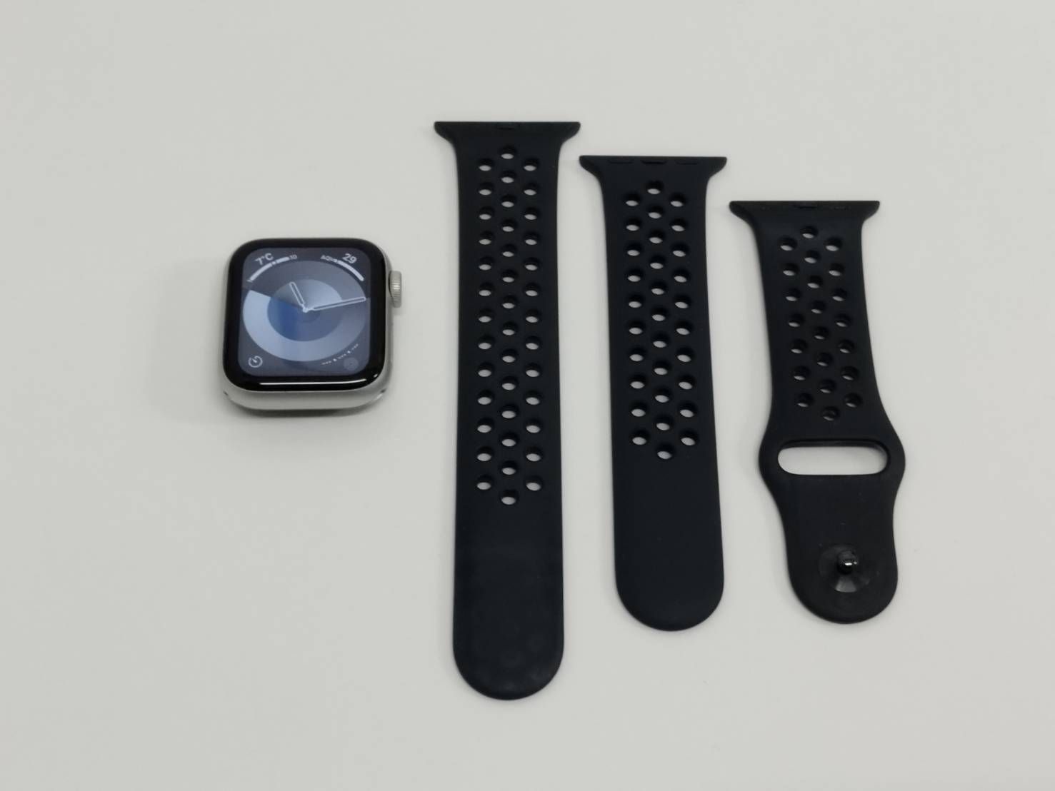 Apple Watch SE 第1世代 GPS 40 mm A 2351 シルバー NYDM 2 LL
