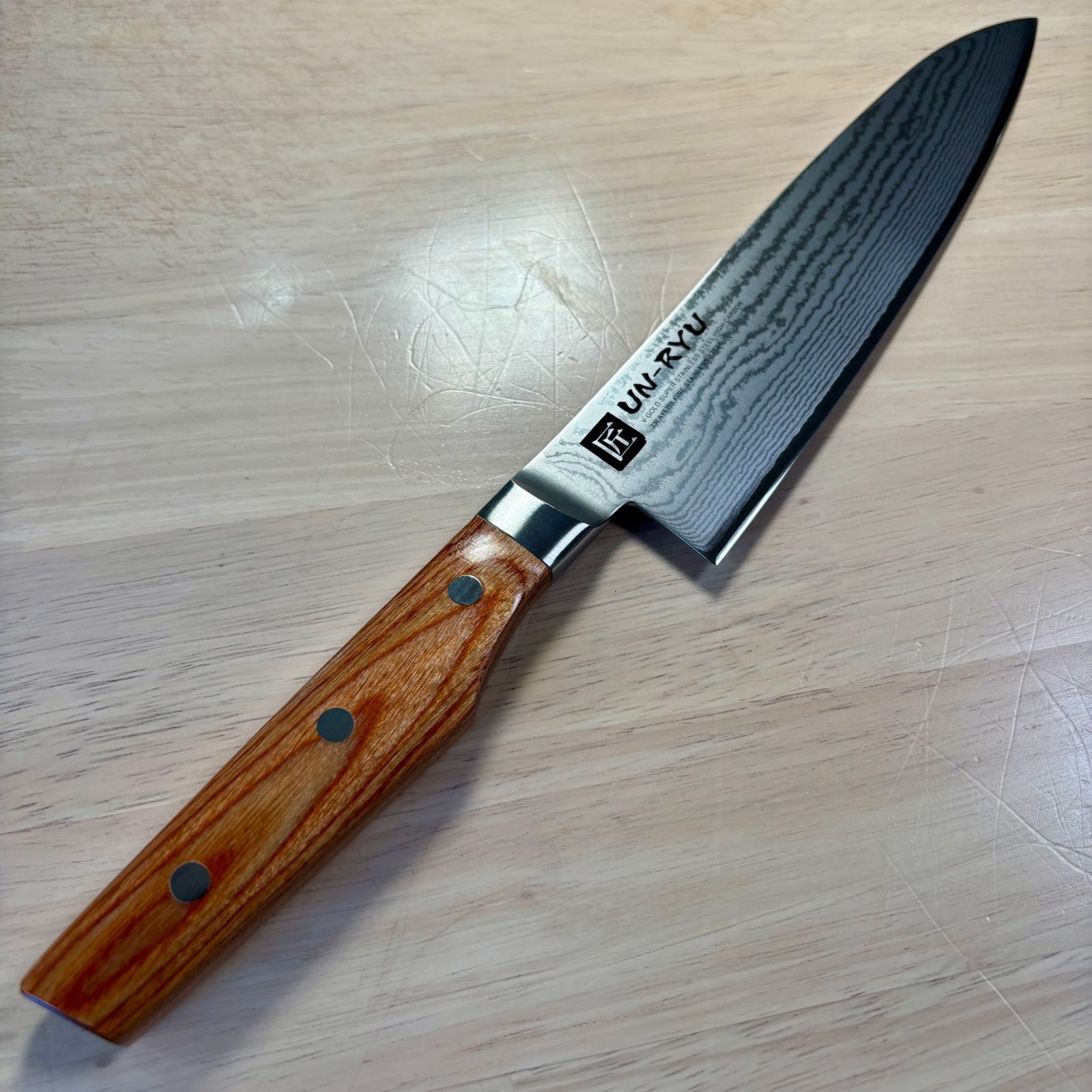 新品未使用！流RYU 牛刀 VG10ダマスカス包丁　210mm 新品未使用】[VG10] 匠 雲竜 ダマスカス33層 燕三条製 牛刀210mm UNR