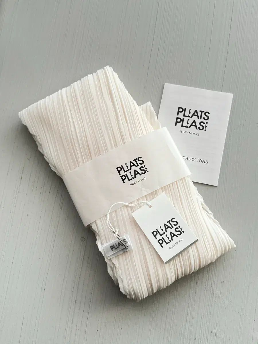 プリーツプリーズ ISSEY MIYAKE スカーフです