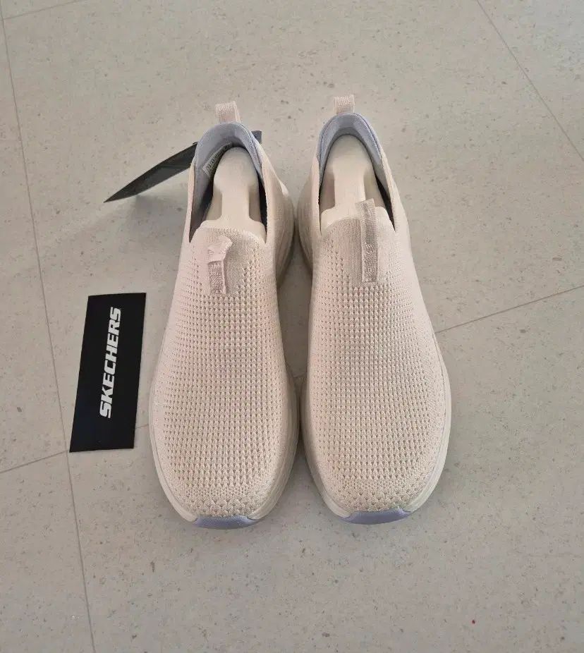 スケッチャーズ スリッポン スニーカー