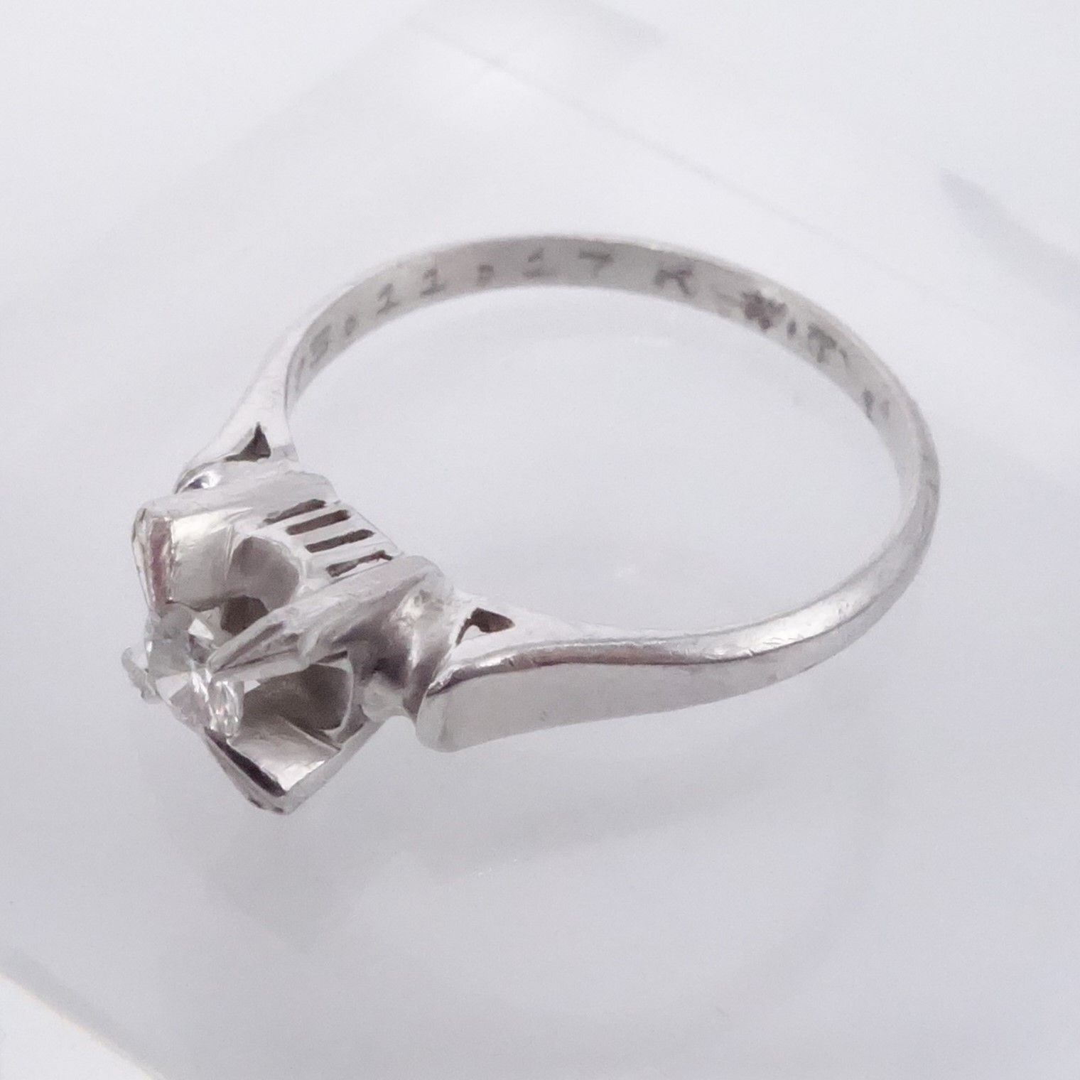 プラチナリング 造幣局認定ホールマークあり 13号 PT900 3.63g 0.18CT