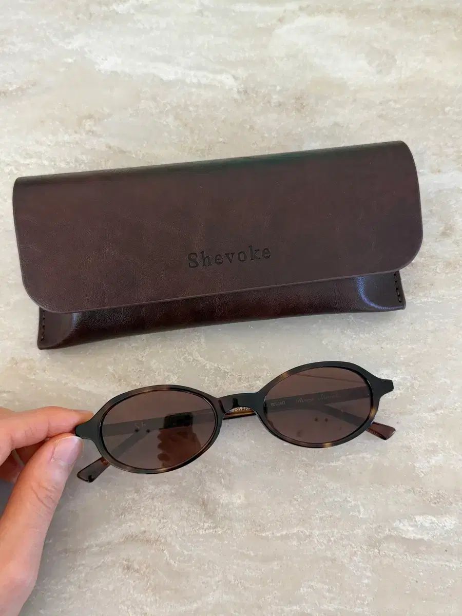 シボクShevoke ロワRowa ライト トゥー タートルネック サングラス のみ