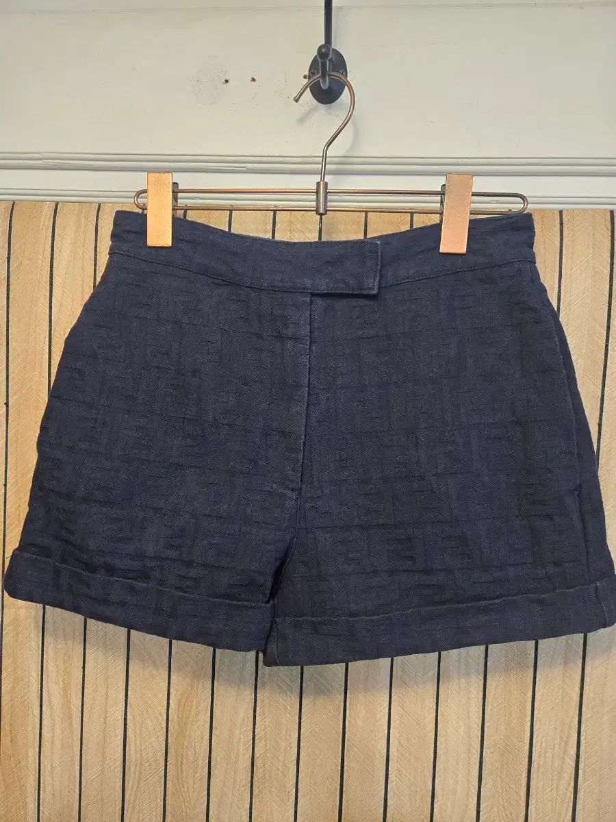 FENDI フェンディ ロゴ ハーフパンツ 27-28