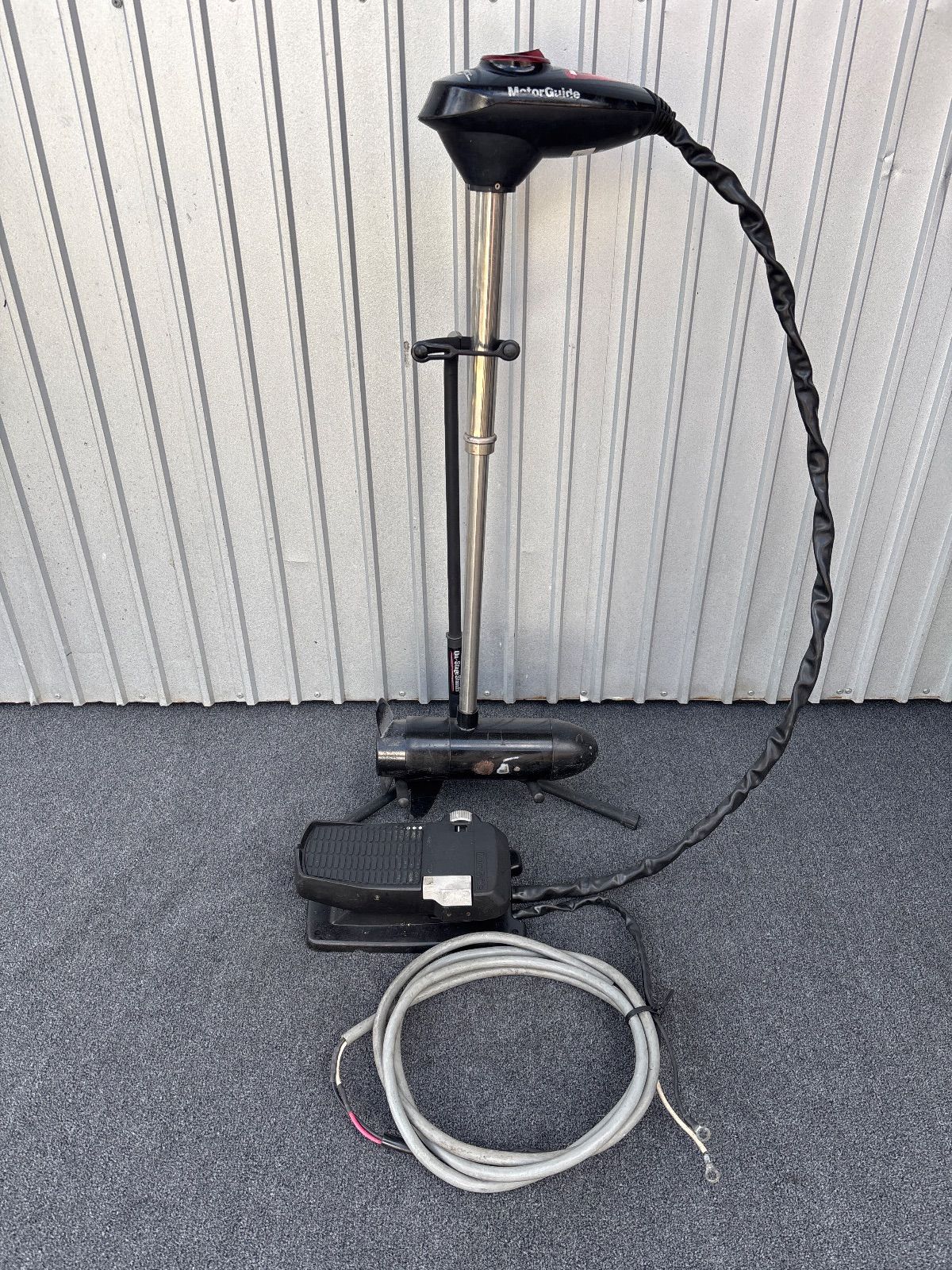 モーターガイドFW-FB 54 32インチ