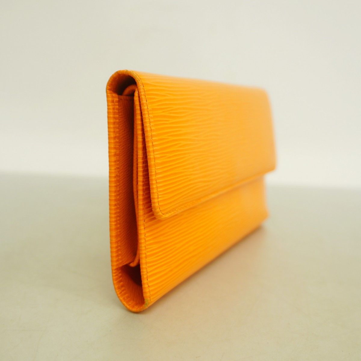 5 pe 6952 k ルイヴィトン 三つ折り長財布 エピ ポルトトレゾールインターナショナル M 6338 H マンダリン レディース