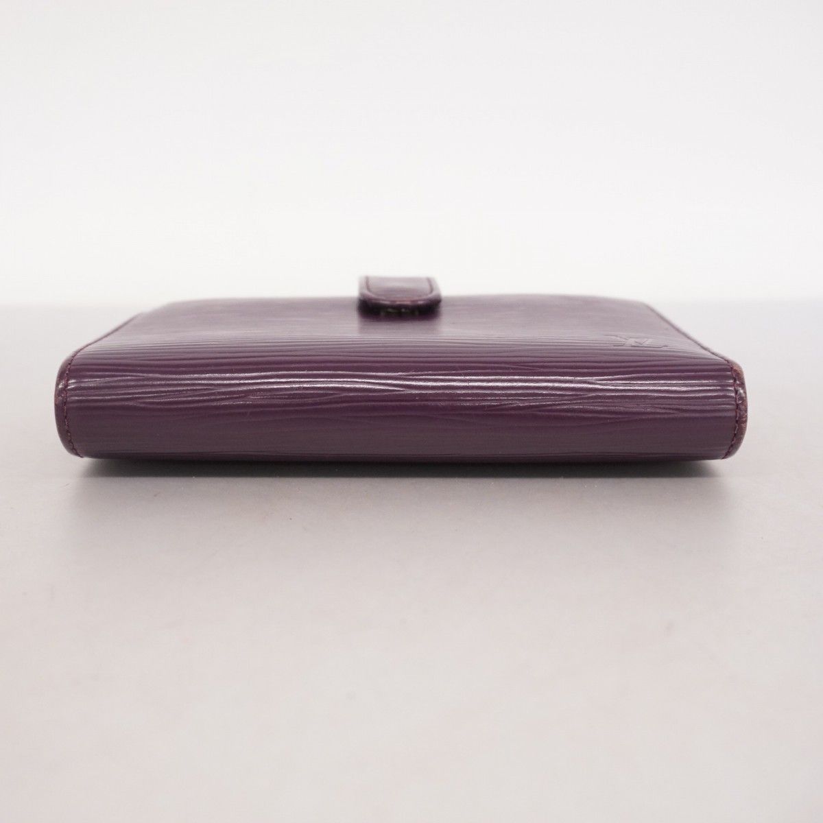 5 pe 7062 k ルイヴィトン 財布 エピ ポルトフォイユヴィエノワ M 6364 カシス レディース