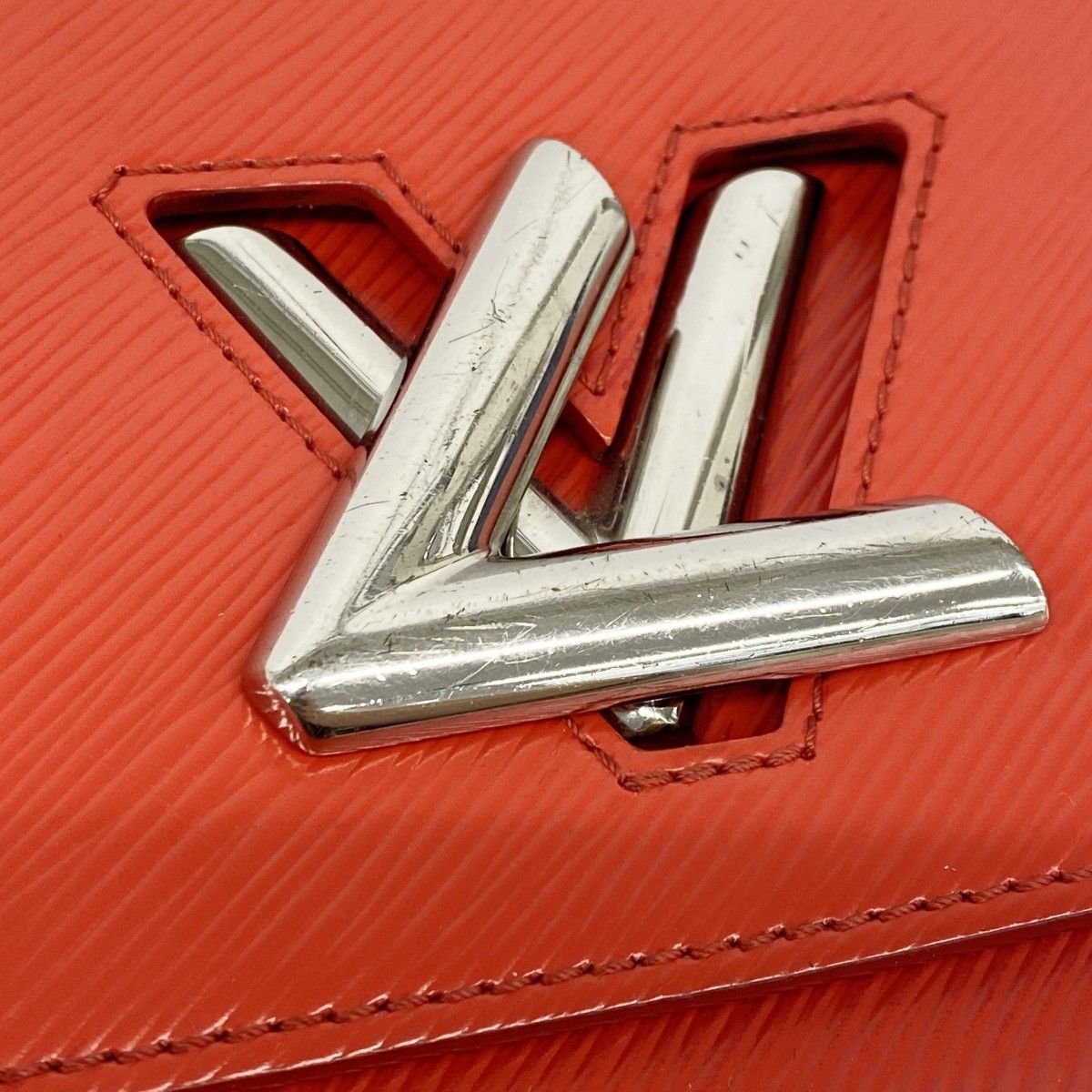 5pe7100-k】ルイヴィトン ショルダーバッグ エピ ツイストMM M50523