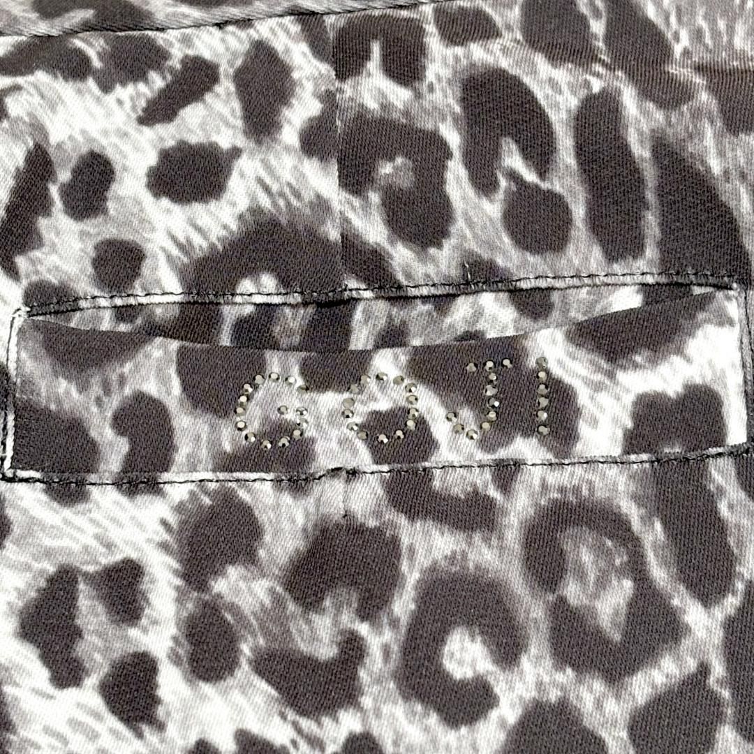 ★伊太利屋★M★白地に黒灰色豹柄スカートスーツ★上着中綿有★品良くかっこよく素敵 ☆伊太利屋☆M☆白地に黒灰色豹柄スカートスーツ☆上着中綿有☆品良く