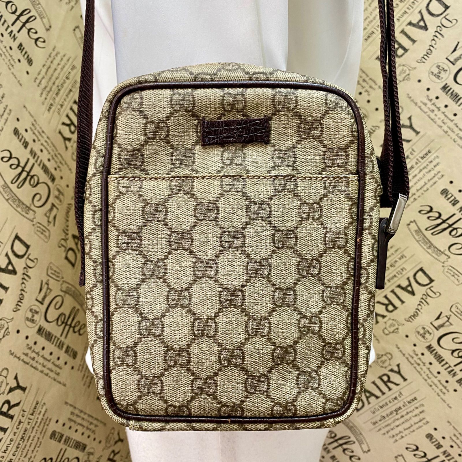 グッチ ショルダーバッグ GGスプリーム ポシェット スマホ FZ 323