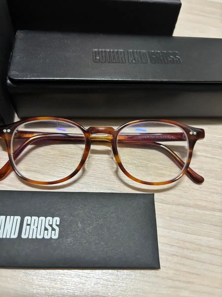 CUTLER AND GROSS カトラー アンド グロス