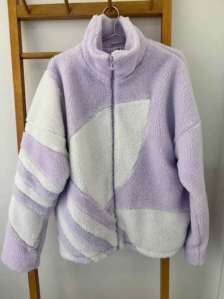 アディダス ラベンダー 白 ボア フリース ジップアップ