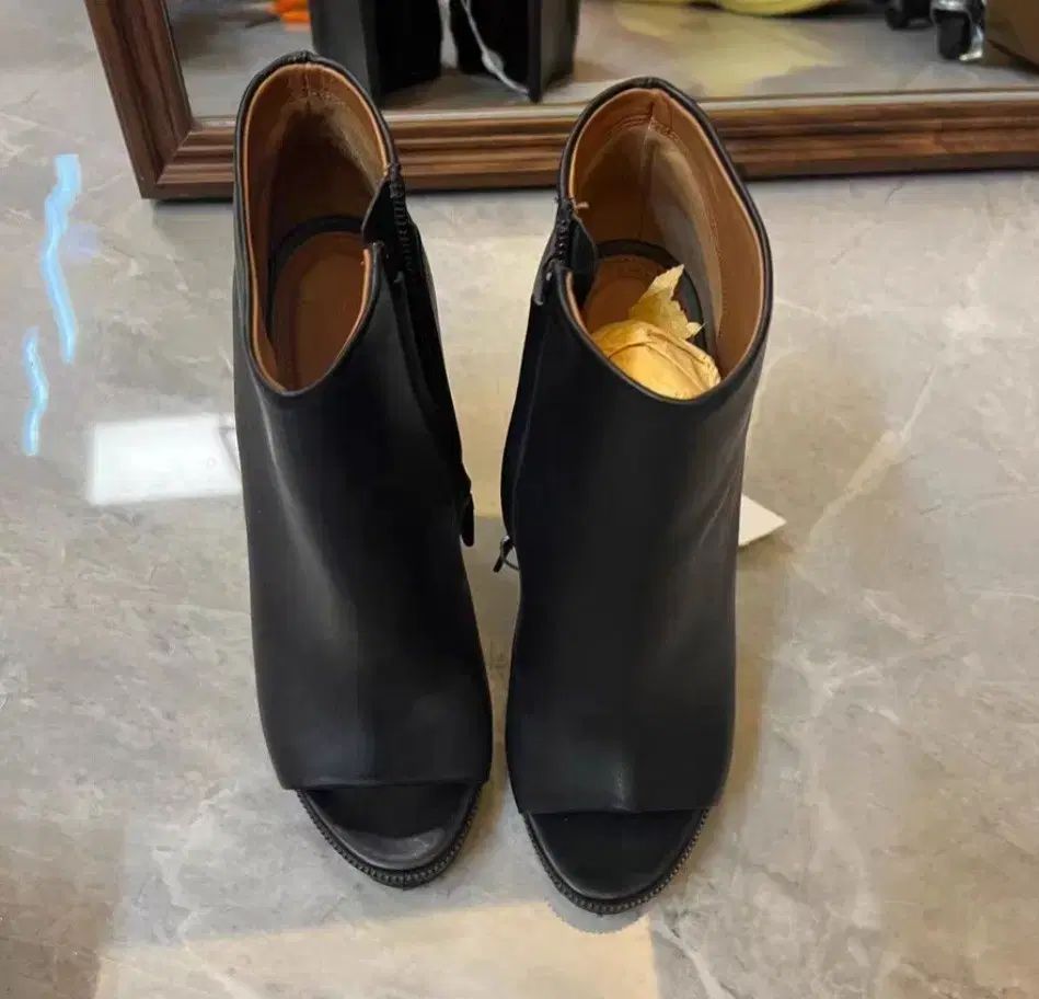 ジバンシィ ブラック オープントゥ アンクル ブーツ 37